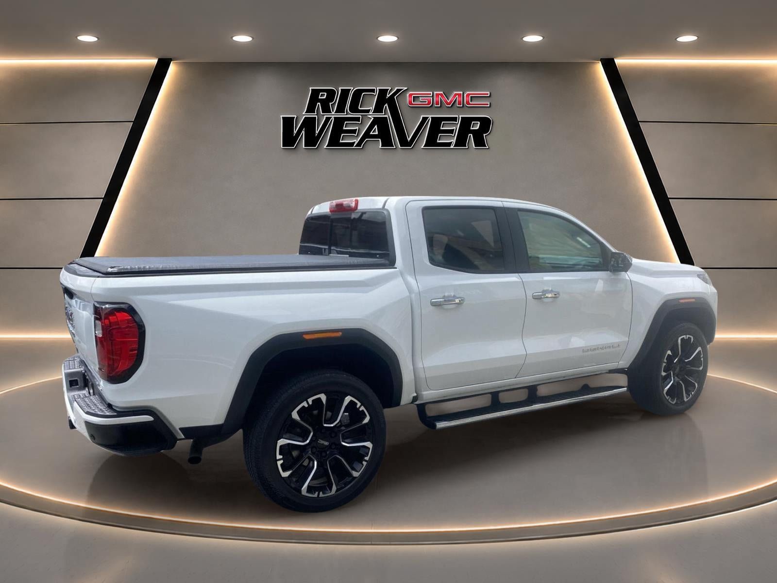 Used 2023 GMC Canyon Denali AWD/4WD image 8