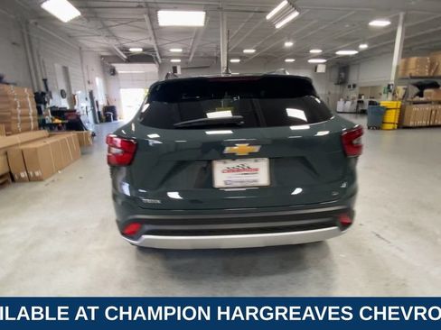 Used 2025 Chevrolet Trax LT FWD image 9