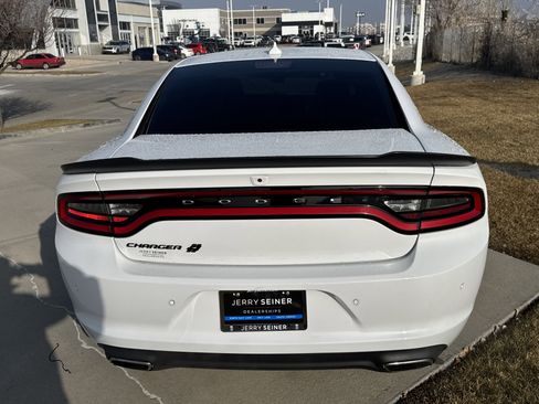 Used 2019 Dodge Charger SXT w/ Plus Group image 4