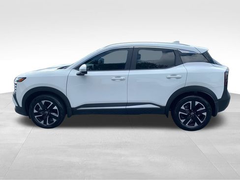 Used 2025 Nissan Kicks SV w/ SV Premium Package AWD/4WD image 2
