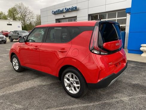 Used 2025 Kia Soul LX w/ LX Technology Package FWD image 3