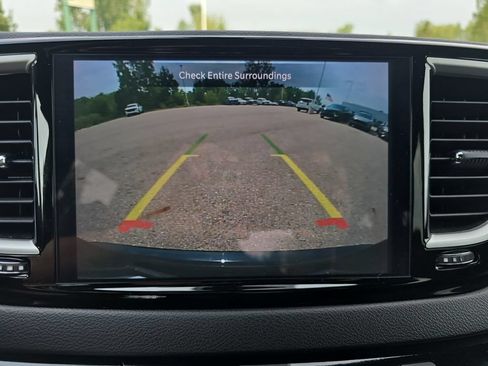 Used 2025 Chrysler Pacifica Select FWD image 26