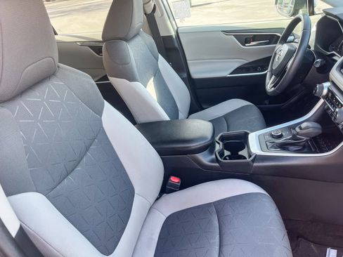 Used 2021 Toyota RAV4 XLE image 16