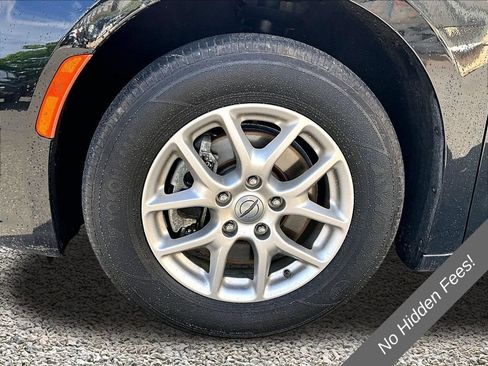 Used 2024 Chrysler Pacifica Touring-L FWD image 8