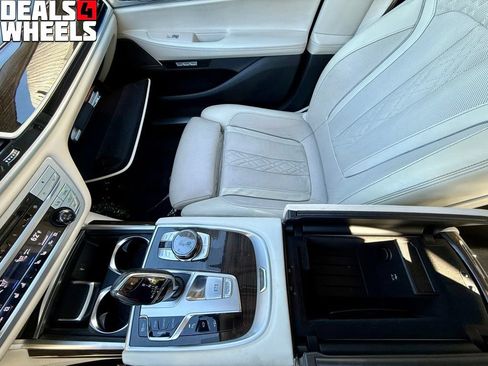 Used 2018 BMW 740i xDrive AWD/4WD image 19