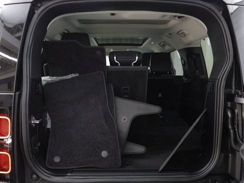 Used 2023 Land Rover Defender 130 SE image 20