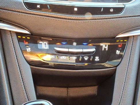 Used 2021 Cadillac XT5 Premium Luxury image 16