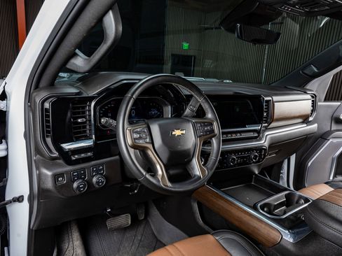 Used 2024 Chevrolet Silverado 2500 High Country w/ Technology Package image 16