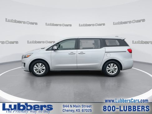 Used 2018 Kia Sedona L image 5