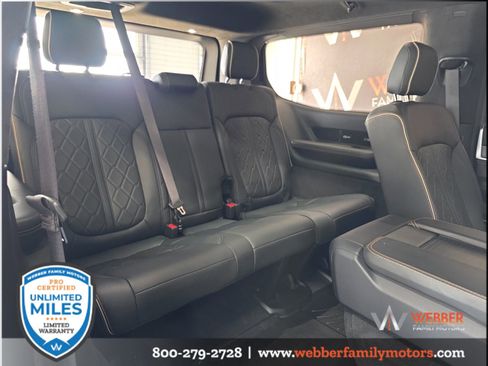 Used 2023 Jeep Grand Wagoneer Series III w/ Rear Seat Video Group 1 AWD/4WD image 17