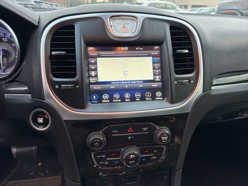 Used 2020 Chrysler 300 Limited image 21
