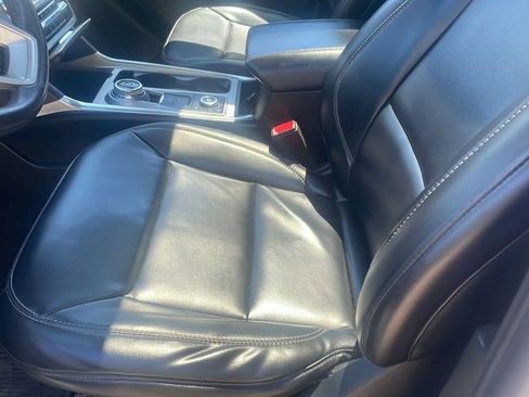 Used 2021 Ford Explorer XLT w/ Equipment Group 202A AWD/4WD image 12
