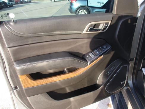 Used 2018 GMC Yukon Denali image 5