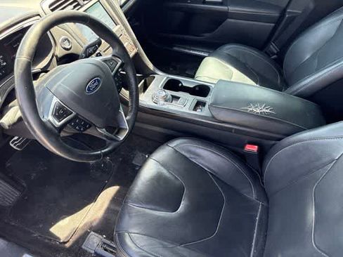 Used 2017 Ford Fusion Titanium FWD image 9