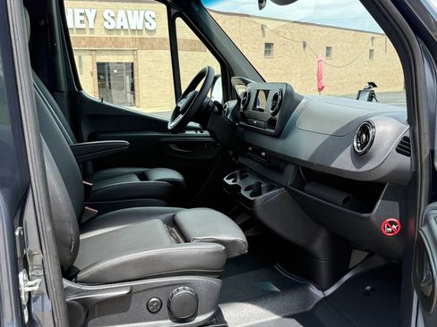 Used 2024 Mercedes-Benz Sprinter 2500 image 13