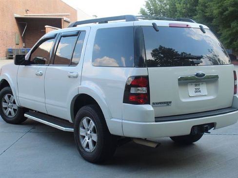 Used 2010 Ford Explorer XLT image 6
