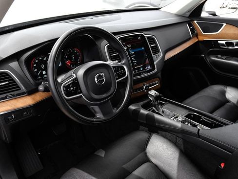 Used 2021 Volvo XC90 T6 Momentum w/ Climate Package AWD/4WD image 3