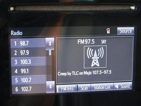 Used 2018 Toyota Corolla SE image 48