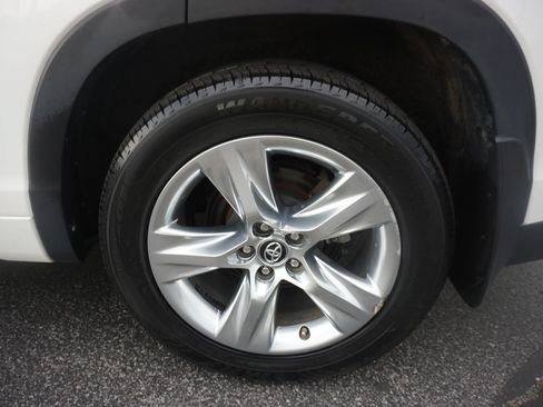 Used 2017 Toyota Highlander Limited AWD/4WD image 29