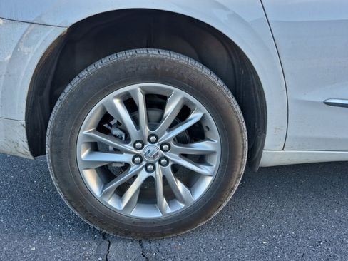 Used 2024 Buick Enclave Avenir image 10
