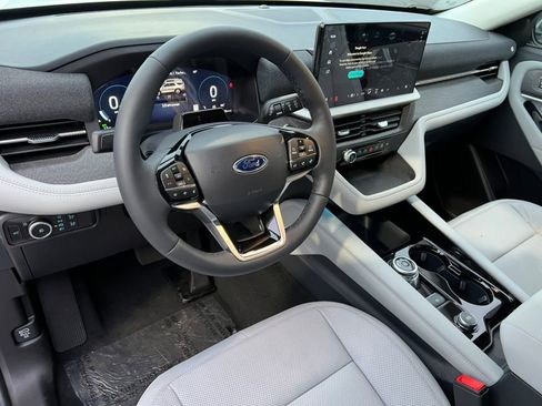 New 2026 Ford Explorer Platinum w/ LUX Leather Package image 18