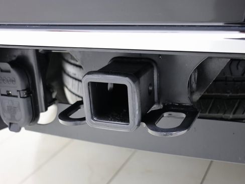 Used 2023 Chevrolet Suburban Premier w/ Advanced Technology Package image 19