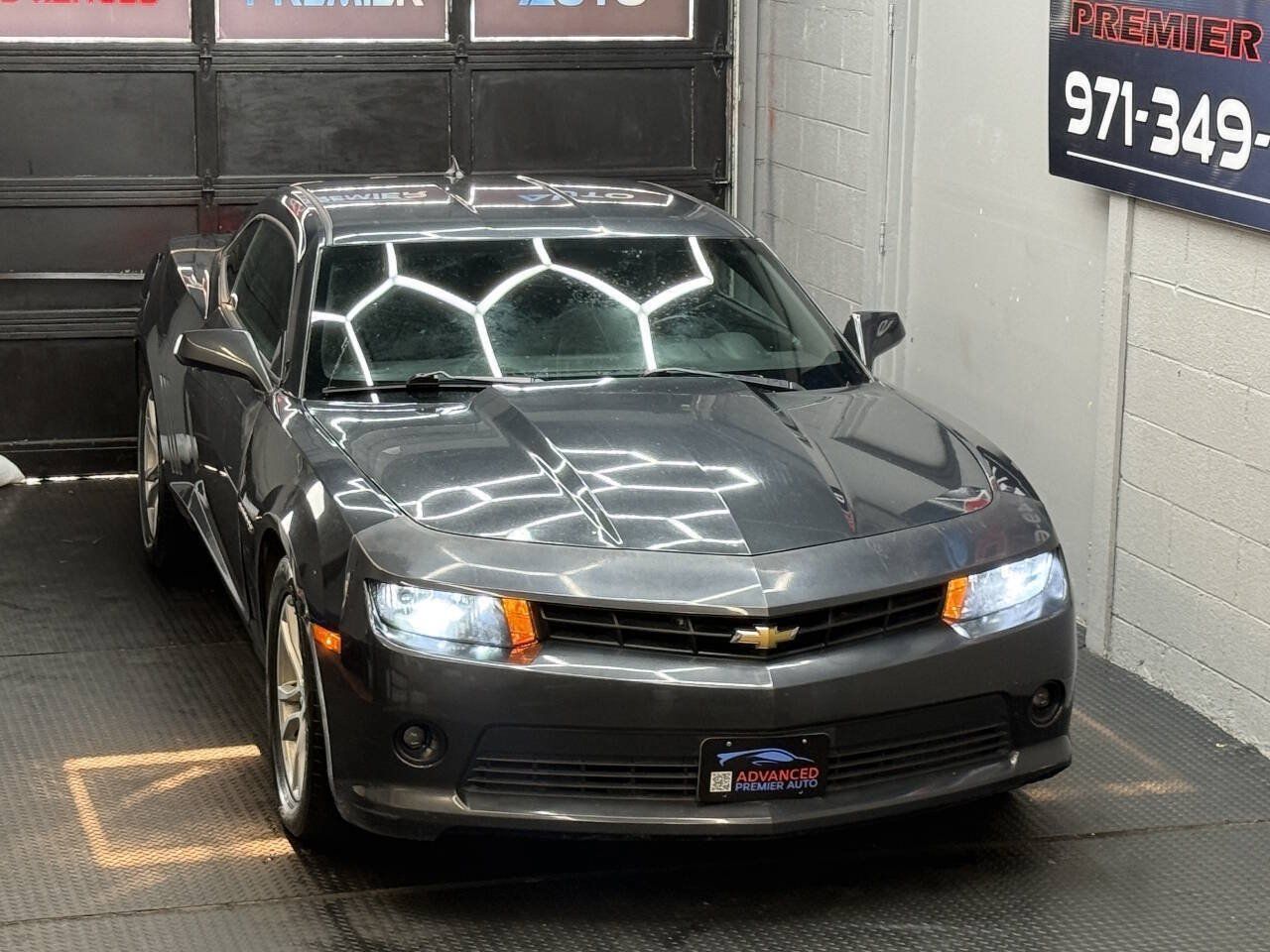 Used 2015 Chevrolet Camaro LT RWD image 2