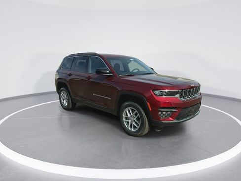 New 2026 Jeep Grand Cherokee Laredo image 2