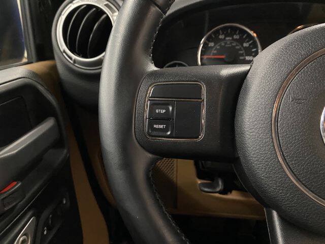 Used 2011 Jeep Wrangler Unlimited Sahara AWD/4WD image 20