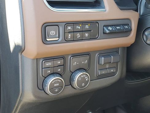 Used 2023 Chevrolet Tahoe High Country AWD/4WD image 11