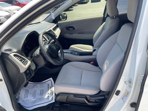 Used 2018 Honda HR-V LX image 10