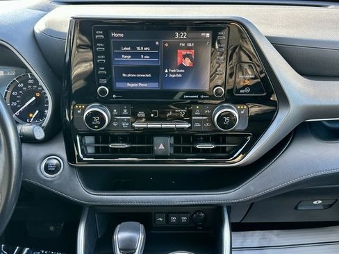 Used 2020 Toyota Highlander XLE image 27