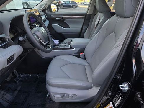 Certified 2026 Toyota Highlander Limited AWD/4WD image 16