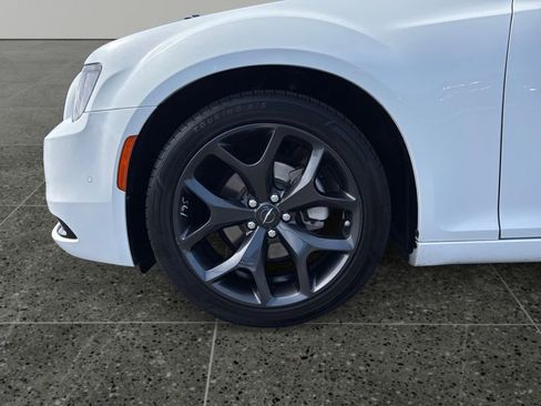 Used 2023 Chrysler 300 S RWD image 5