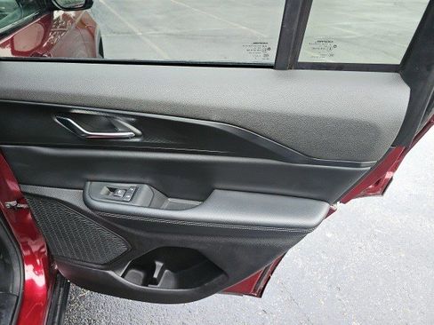 Used 2024 Jeep Grand Cherokee Altitude image 17