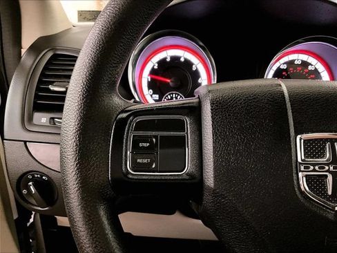 Used 2019 Dodge Grand Caravan SE FWD image 18