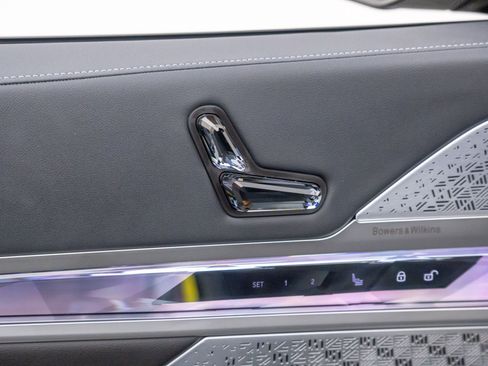 New 2025 BMW i7 M70 image 14