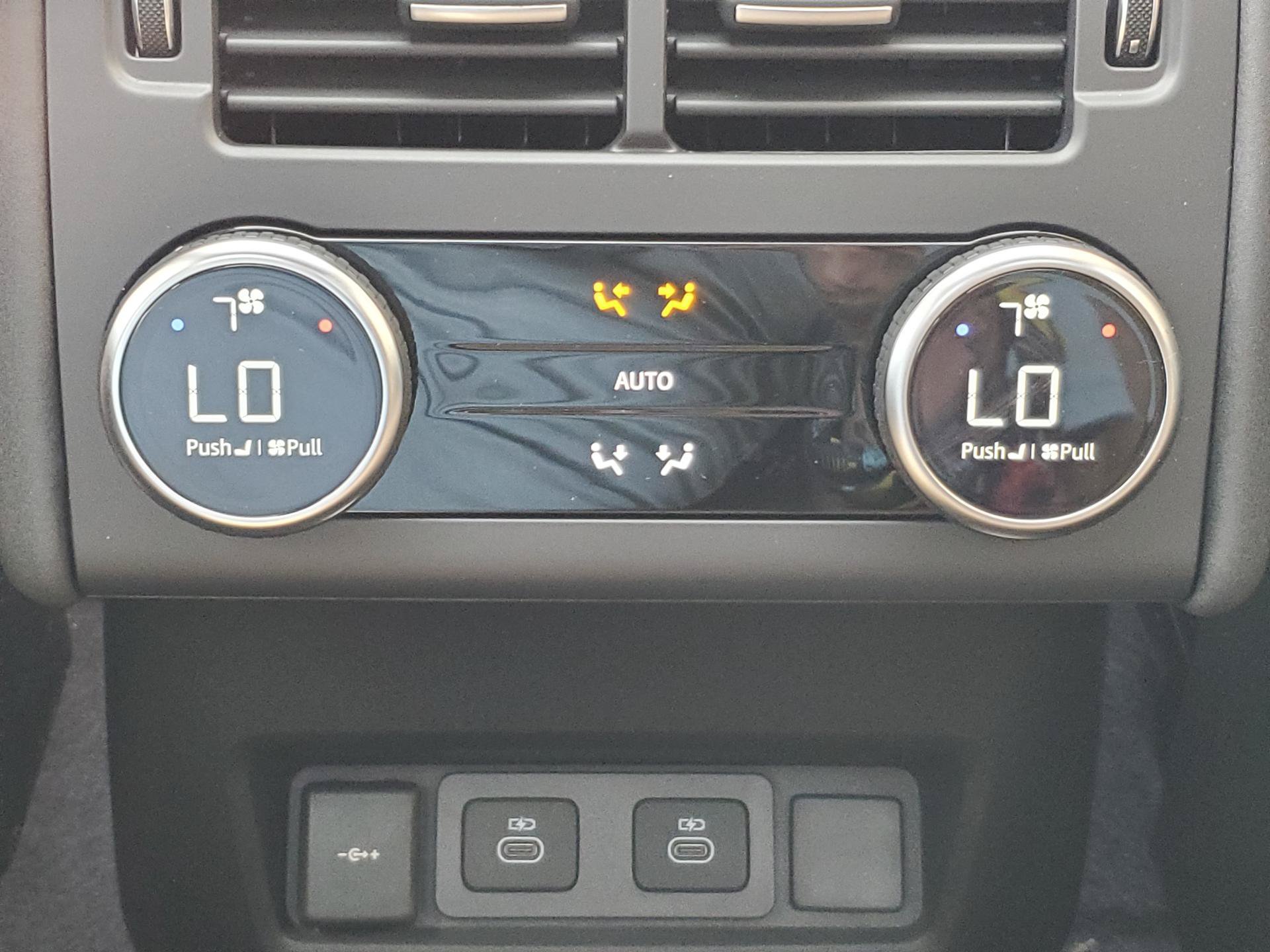 New 2026 Land Rover Discovery Limited Edition AWD/4WD image 14