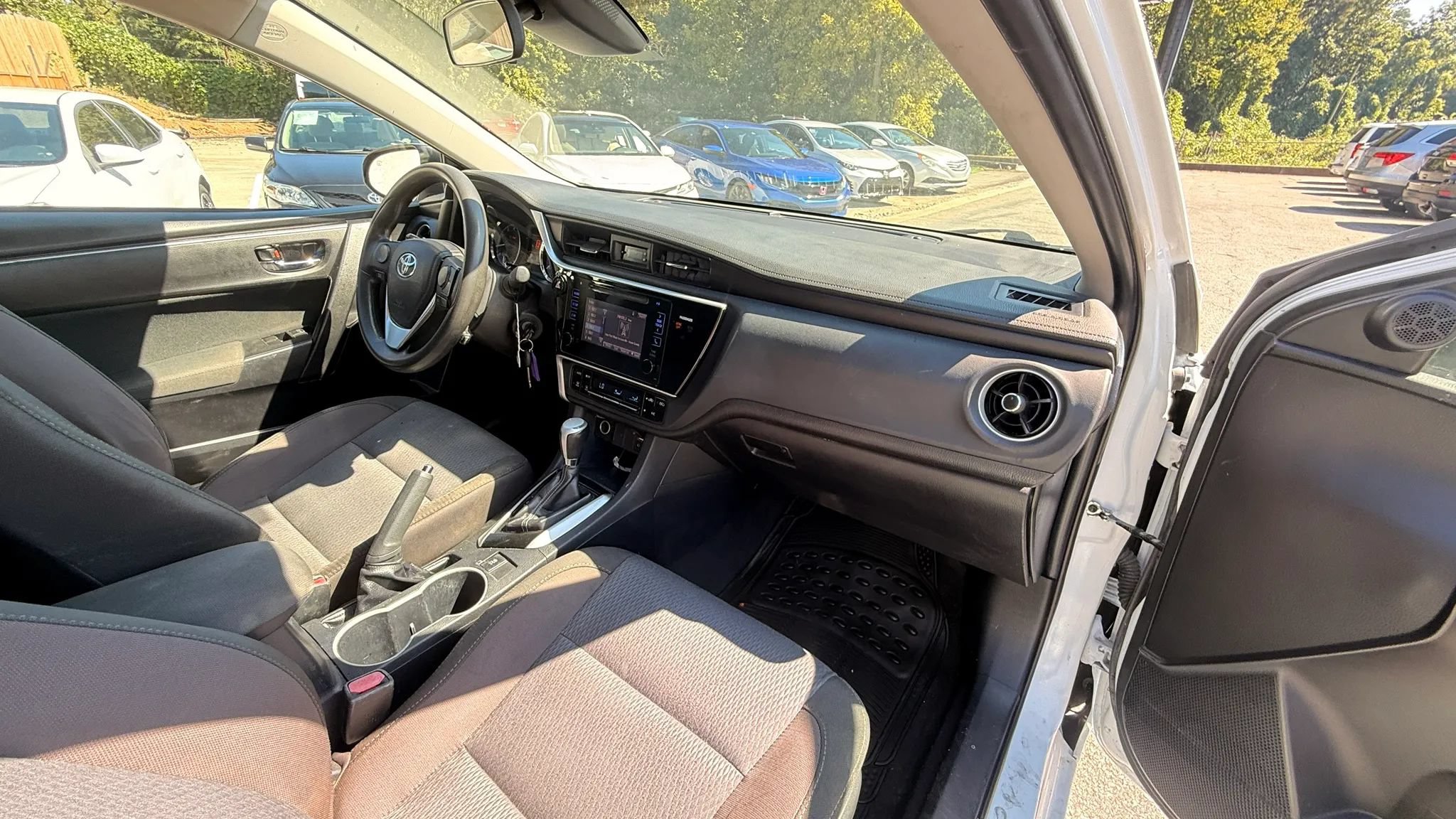 Used 2017 Toyota Corolla LE FWD image 8