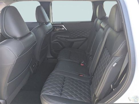 Used 2022 Mitsubishi Outlander SEL image 13