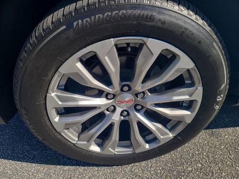 Used 2021 GMC Yukon XL Denali w/ Denali Premium Package image 13