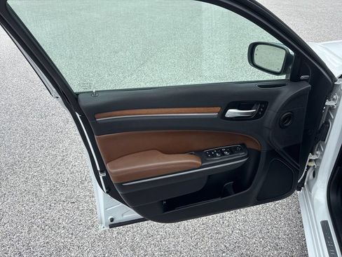 Used 2018 Chrysler 300 C w/ Safetytec Plus Group RWD image 11