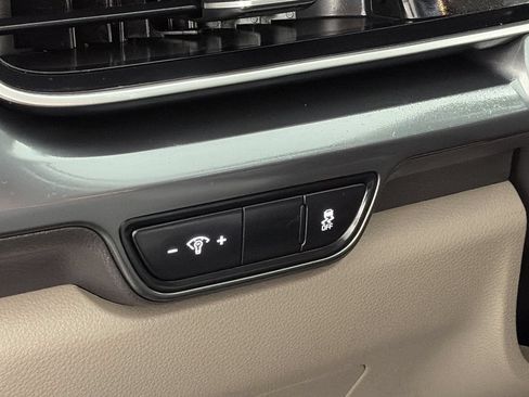 Used 2026 Kia Carnival FWD image 12