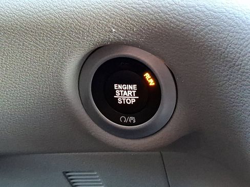 Used 2023 Chrysler Voyager LX image 23