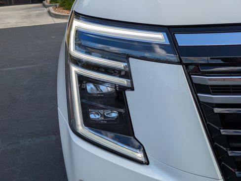 Used 2025 Nissan Armada SL w/ Captain's Chari Seat Package image 9