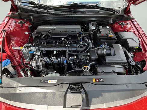 Certified 2025 Hyundai Elantra Sport FWD image 9
