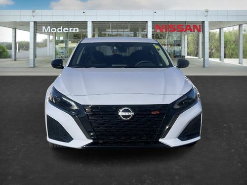 New 2025 Nissan Altima 2.5 SR image 8