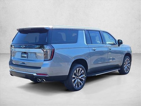 New 2026 Chevrolet Suburban High Country image 2