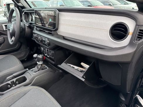 Used 2025 Jeep Wrangler Sport S image 26