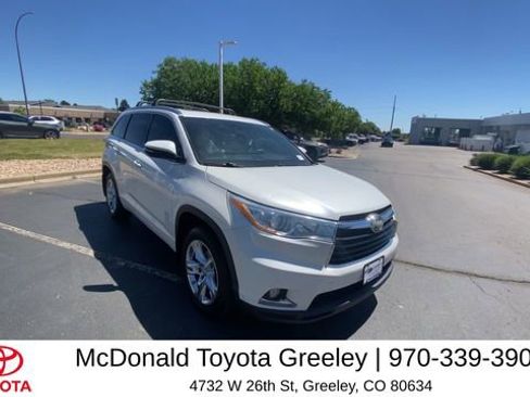 Used 2015 Toyota Highlander Limited w/ Driver Technology Package AWD/4WD image 9